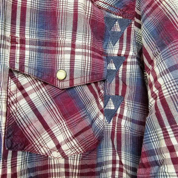 ARIAT Embroidered Lightweight Plaid Button Up Top - Picture 2 of 9